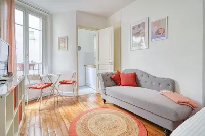 Coin salon dans l'établissement Charming appartment Paris Montmartre