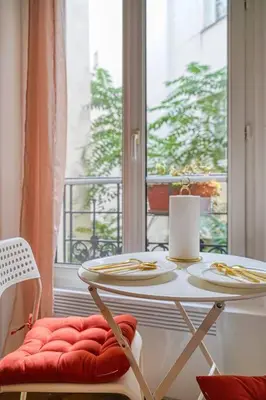 Coin salon dans l'établissement Charming appartment Paris Montmartre