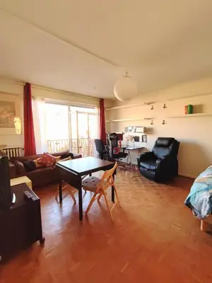 Coin salon dans l'établissement Studio COSY et SPACIEUX AVEC EMPLACEMENT IDEAL
