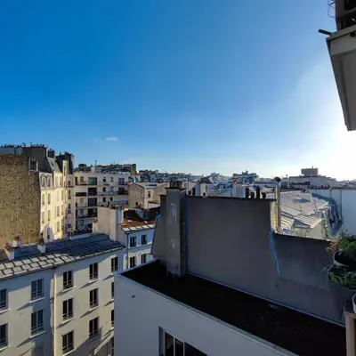 Vue générale sur Paris ou vue de la ville depuis l'appartement