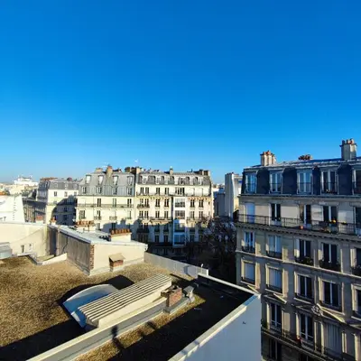 Vue générale sur Paris ou vue de la ville depuis l'appartement
