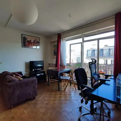 Télévision ou salle de divertissement dans l'établissement Studio COSY et SPACIEUX AVEC EMPLACEMENT IDEAL