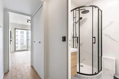 Salle de bains dans l'établissement Magnifique Studio neuf