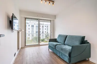 Télévision ou salle de divertissement dans l'établissement Magnifique Studio neuf