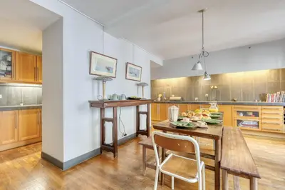 Cuisine ou kitchenette dans l'établissement Spacious & lovely flat-Up to 10 guests-Paris 10