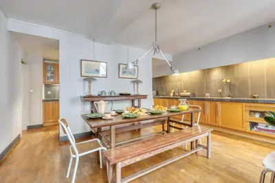 Cuisine ou kitchenette dans l'établissement Spacious & lovely flat-Up to 10 guests-Paris 10