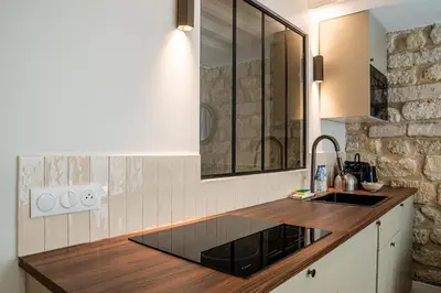 Cuisine ou kitchenette dans l'établissement Lavie Maison A C & Sauna
