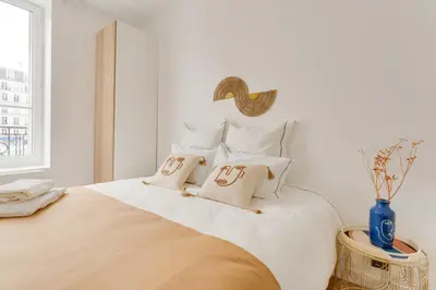 Un ou plusieurs lits dans un hébergement de l'établissement PorteMaillot & La Défense 4 Bedroom 10 people
