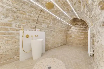 Salle de bains dans l'établissement Opera Sentier Appartement avec Spa et Cinéma
