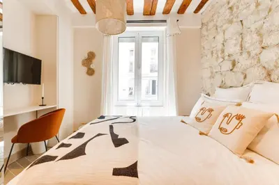 Un ou plusieurs lits dans un hébergement de l'établissement Opera Sentier Appartement avec Spa et Cinéma