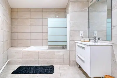 Salle de bains dans l'établissement Luxueux appartement Paris proche Tour Eiffel Champs Elysées La Défense