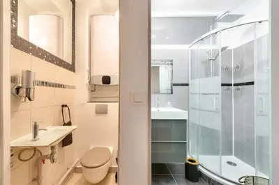 Salle de bains dans l'établissement Agréable studio proche Paris et Porte de Versailles