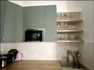 Cuisine ou kitchenette dans l'établissement Heart of marais calm and charming NEW