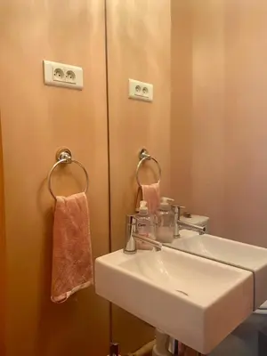 Salle de bains dans l'établissement Heart of marais calm and charming NEW