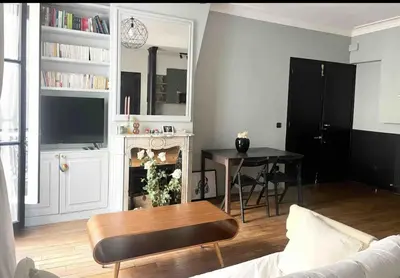 Cuisine ou kitchenette dans l'établissement Heart of marais calm and charming NEW