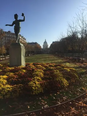 Jardin de l'établissement Appartement cosy près du Panthéon