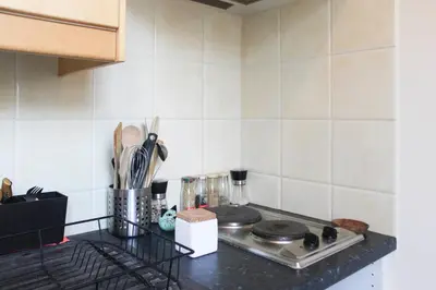 Cuisine ou kitchenette dans l'établissement 26 m love cocoon with Eiffel Tower view