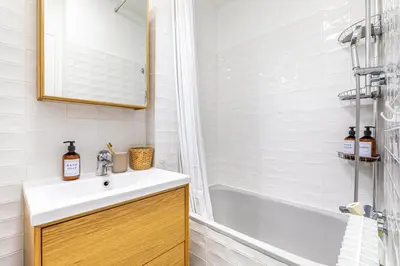 Salle de bains dans l'établissement GuestReady - Serene Comfort near Sacré-Cœur