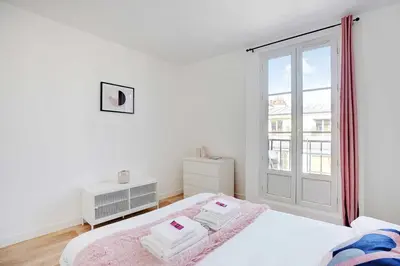 Un ou plusieurs lits dans un hébergement de l'établissement Modern apartment - 2BR-4P - Sacré-Cœur