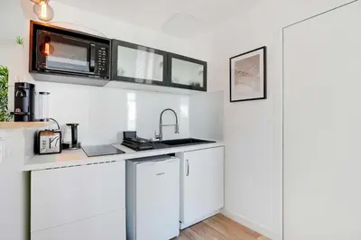 Cuisine ou kitchenette dans l'établissement Modern apartment - 2BR-4P - Sacré-Cœur