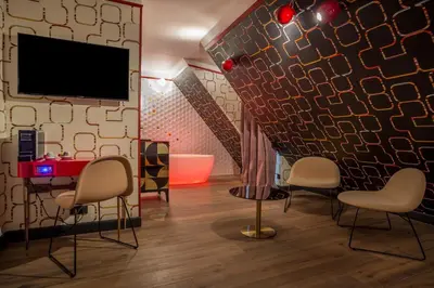 Télévision ou salle de divertissement dans l'établissement Idol Hotel