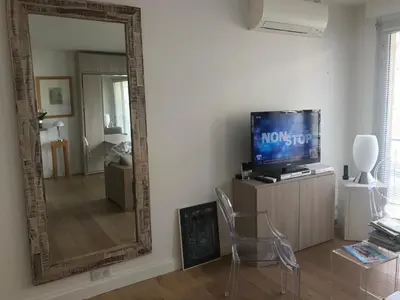 Télévision ou salle de divertissement dans l'établissement TROCADERO-TOUR EIFFEL-Champs Elysees