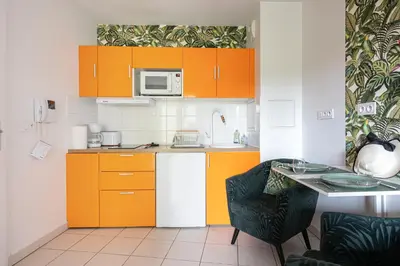 Cuisine ou kitchenette dans l'établissement Joli appartement dans Eco quartier résidentiel
