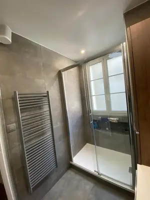 Salle de bains dans l'établissement Maison Auguste