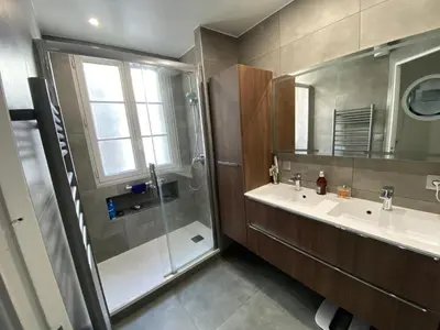 Salle de bains dans l'établissement Maison Auguste