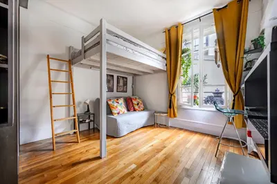 Un ou plusieurs lits dans un hébergement de l'établissement Studio calme proche Tour Eiffel