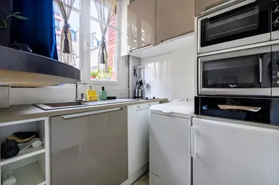 Cuisine ou kitchenette dans l'établissement Studio calme proche Tour Eiffel