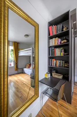 Bibliothèque dans l'appartement
