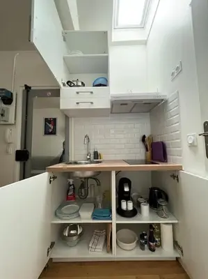 Cuisine ou kitchenette dans l'établissement Paris cocooning à 5 minutes de la Gare du Nord