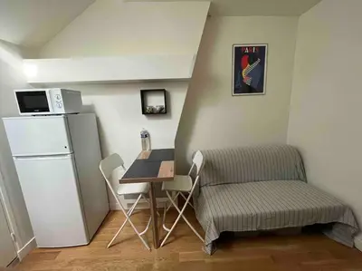 Cuisine ou kitchenette dans l'établissement Paris cocooning à 5 minutes de la Gare du Nord