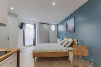 Un ou plusieurs lits dans un hébergement de l'établissement Rose, Appartement Confortable proche Metro