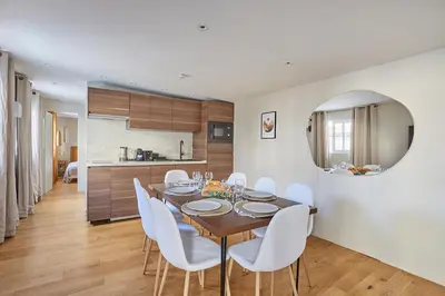 Cuisine ou kitchenette dans l'établissement Apartment Center of Paris by Studio prestige