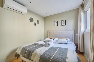 Un ou plusieurs lits dans un hébergement de l'établissement Apartment Center of Paris by Studio prestige