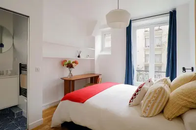 Un ou plusieurs lits dans un hébergement de l'établissement Magnifique appartement 135m2 Jardin du Luxembourg