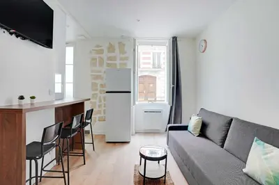 Coin salon dans l'établissement Peaceful apartment - 1BR 4P - Levallois-Perret
