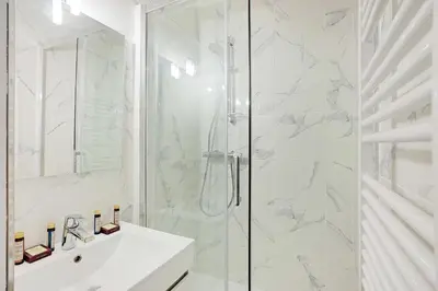 Salle de bains dans l'établissement Peaceful apartment - 1BR 4P - Levallois-Perret