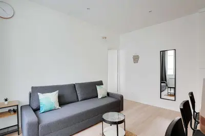 Coin salon dans l'établissement Peaceful apartment - 1BR 4P - Levallois-Perret