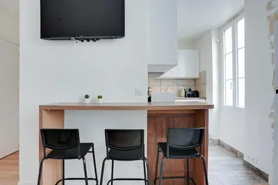 Cuisine ou kitchenette dans l'établissement Peaceful apartment - 1BR 4P - Levallois-Perret