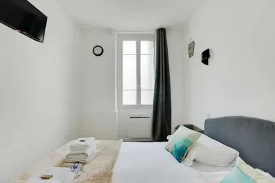 Un ou plusieurs lits dans un hébergement de l'établissement Peaceful apartment - 1BR 4P - Levallois-Perret