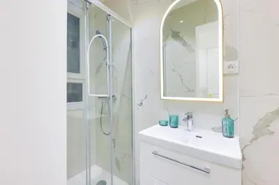 Salle de bains dans l'établissement Élégant appartement 1 chambre pour 4 personnes au cœur de Paris, à Bastille