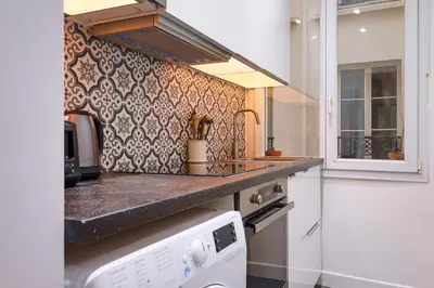 Cuisine ou kitchenette dans l'établissement Élégant appartement 1 chambre pour 4 personnes au cœur de Paris, à Bastille