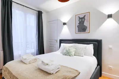 Un ou plusieurs lits dans un hébergement de l'établissement Élégant appartement 1 chambre pour 4 personnes au cœur de Paris, à Bastille