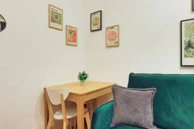 Coin salon dans l'établissement Élégant appartement 1 chambre pour 4 personnes au cœur de Paris, à Bastille