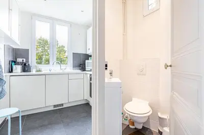 Salle de bains dans l'établissement GuestReady - Douceur Parisienne dans le 15e arr.
