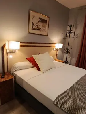 Un ou plusieurs lits dans un hébergement de l'établissement hotel azur