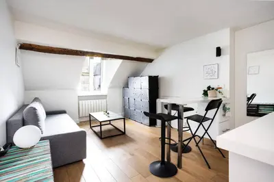 Coin salon dans l'établissement Promo! Best location! Duplex apt near the Louvre